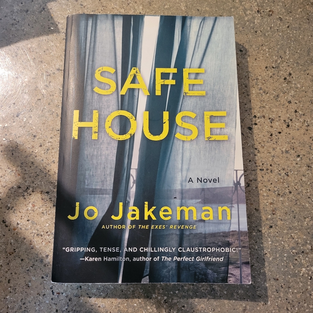 Safe House Paperback Thriller Novel by Jo Jakeman - GUC